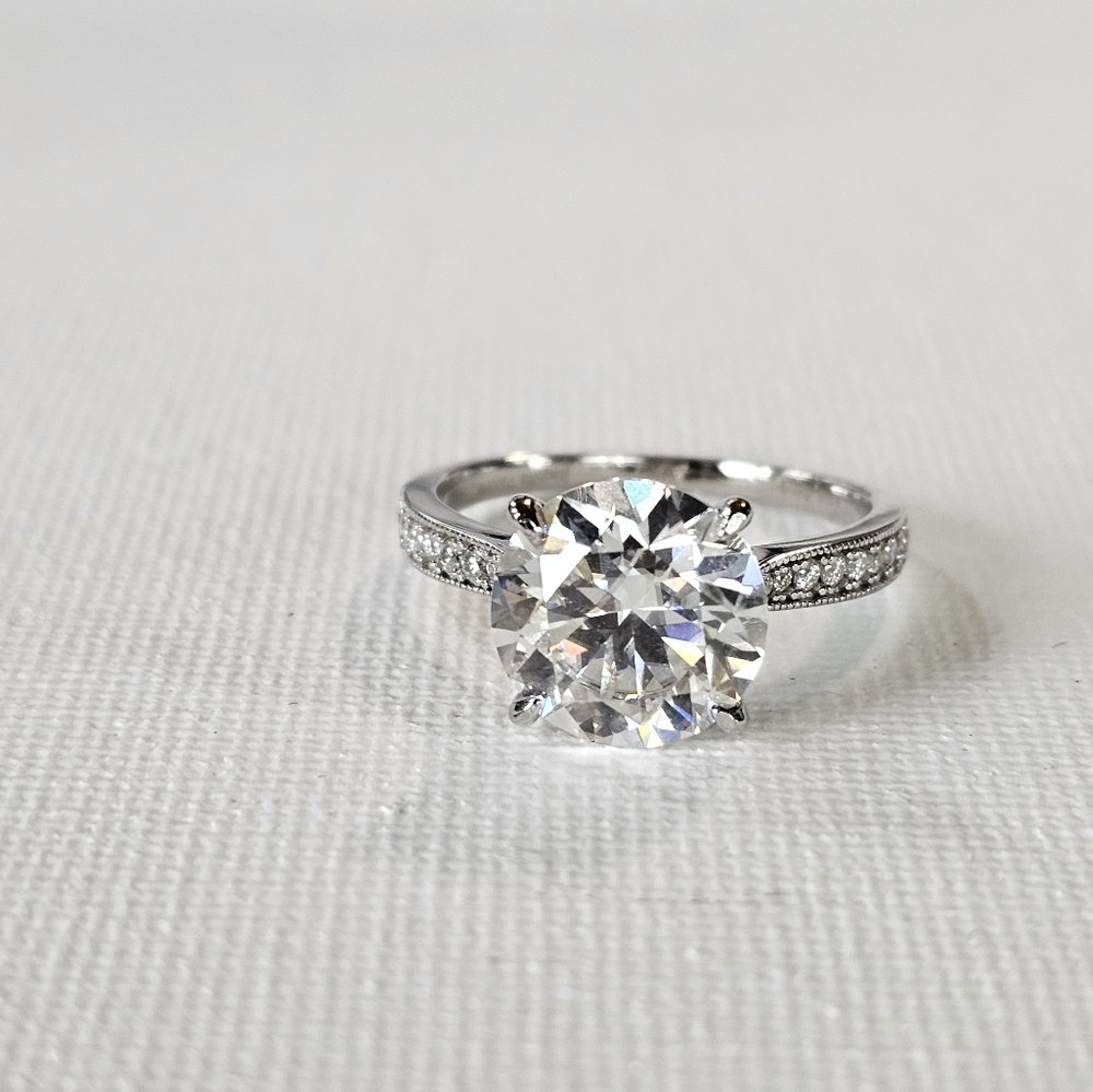 Gorgeous 5 Carat GRA Certified Moissanite Ring 💍 Sz 9! 18k/925 - Picture 2 of 11